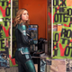 Imagen para el artículo titulado Una imagen promocional de Captain Marvel publica por accidente el teléfono de una línea erótica